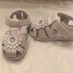 White toddler sandal size 4